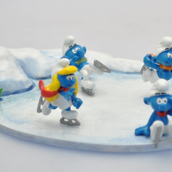 ice skating smurfs